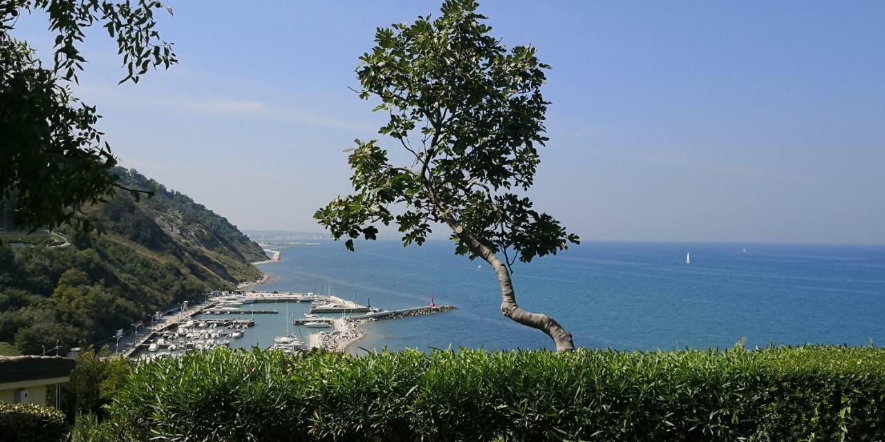 Residence Baia Vallugola Castel di Mezzo Exteriör bild